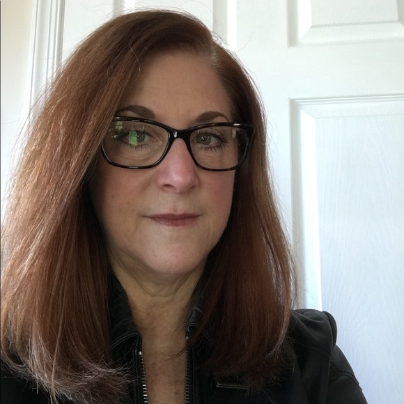 Meet your Posher, Beth - Picture 1 of 1